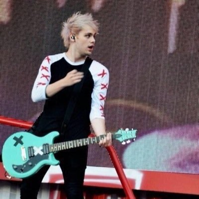 if i like you i probably like ashton more idk