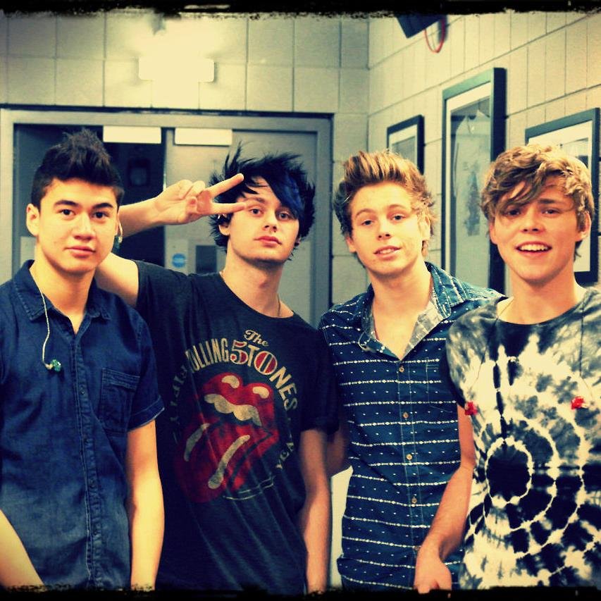 I Wish I Was Beside You :*
I'm directioner and 5sosfamily
One Direction
5 seconds of summer