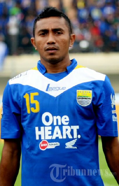 SEPAK BOLA HARGA MATI !!!                 dan ku percaya semua kan indah pada waktu nya, kita kan bisa berdua satu atap bahagia bahkan tuk selamanya :)