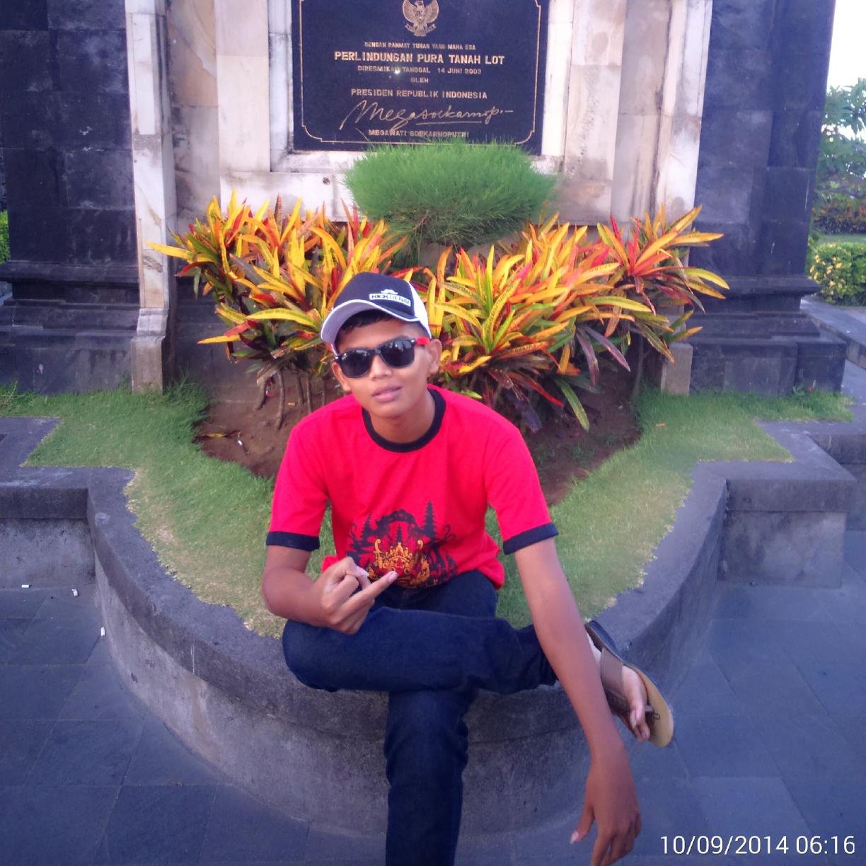 Qoyyum_Mudin's profile picture. Travelling, Bus Addict, design 3d, design grafis Photography, Futsal Player, drawing,Here I am, I am what it is baseball important adventurous, honest, sincere