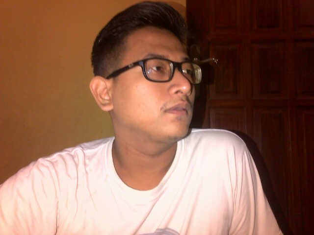 rhivalgreis's profile picture. 50% boy : 50% man #NeverGrowOld #MoveOrDie !!