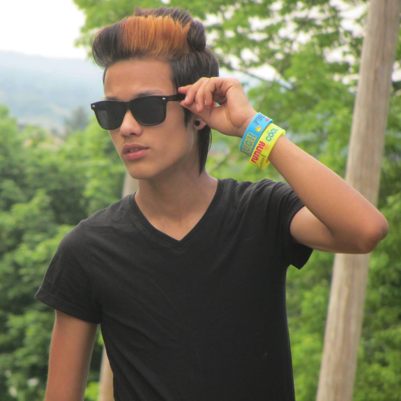 Singing is my fav 3 3 Fashion is my Style :) :*