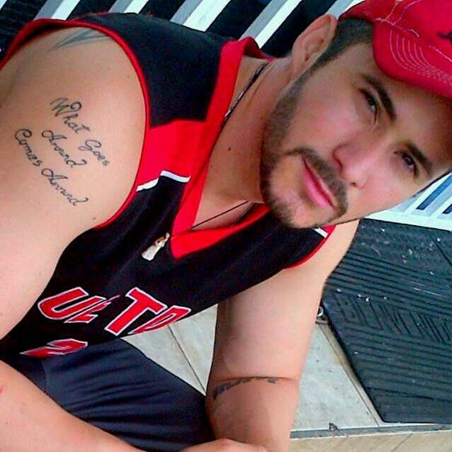 Lee detenidamente: NO DOY PIN, NI WHATSAPP, NI UN COÑO DE LA MADRE. Los amo chicos jeje :*