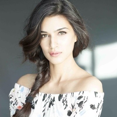 FanClub dedicated to the most beautiful Kriti Sanon! Follow for latest news and updates! :)
follow Kriti Sanon at @kritisanon !