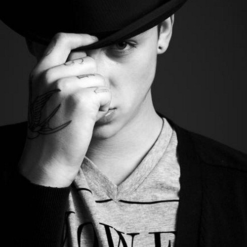 ชื่อเพร้พ    พื้นที่ส่วนตัว ( Ash stymest ) #GHOSTCLUB http://t.co/PAeB1UY4OP