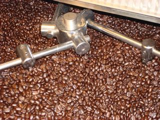 Roasting coffee from small plantations, single estates, and fair trade organic coffees from cooperatives, practicing sustainable farming. Established in 1990.