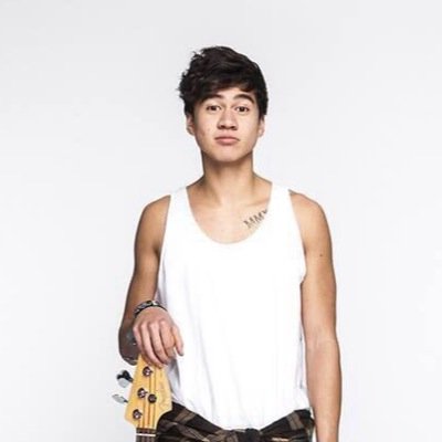 follow @fireboltcalum or i unfollow you