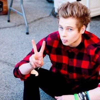 V0TINGACC5S0S's profile picture. TWEET ME ON @SKATERB0YMGC #vote5sos #votelucyhale I'LL RT QUOTE & FB.