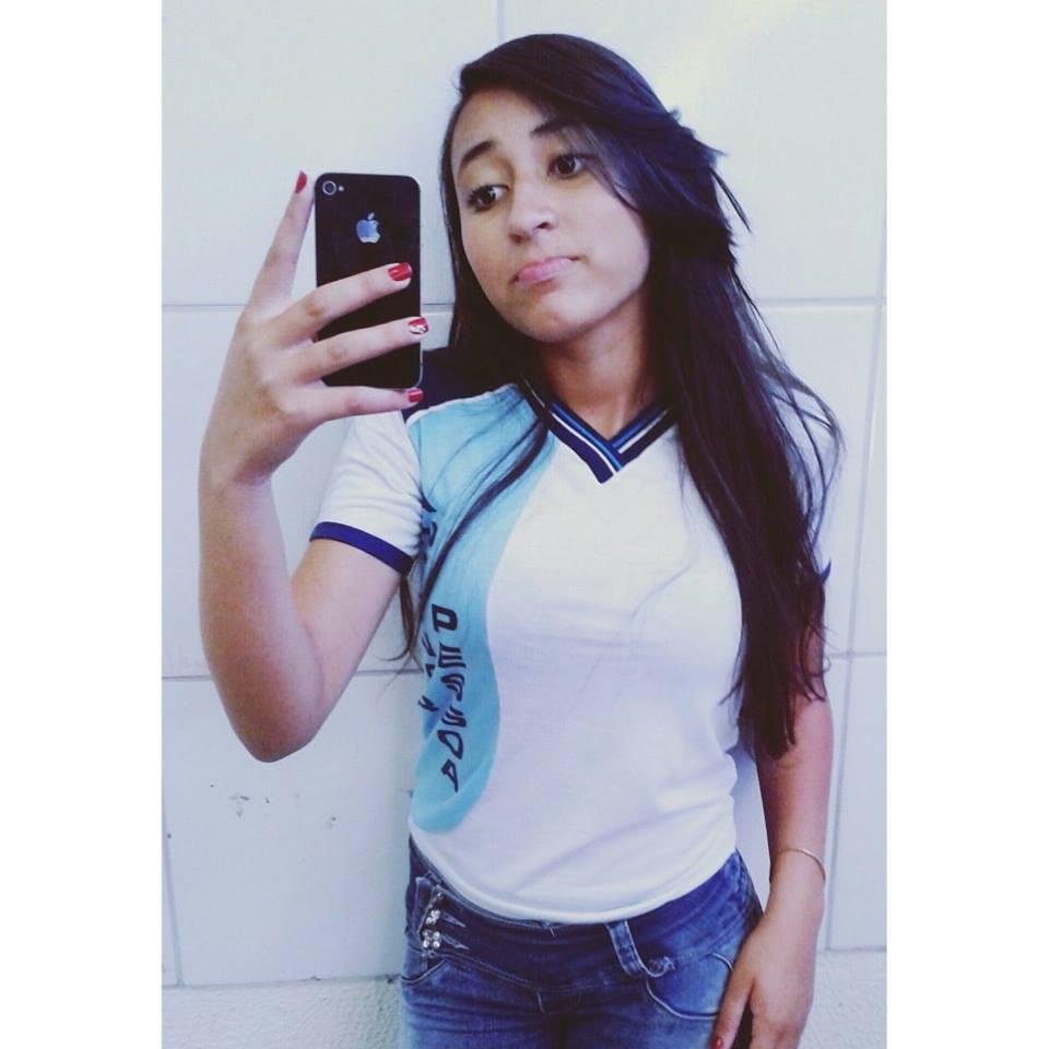 DeiseleneGomes's profile picture. A vida é muito curta pra tentar agradar cada idiota q aparece nela  #fikdik