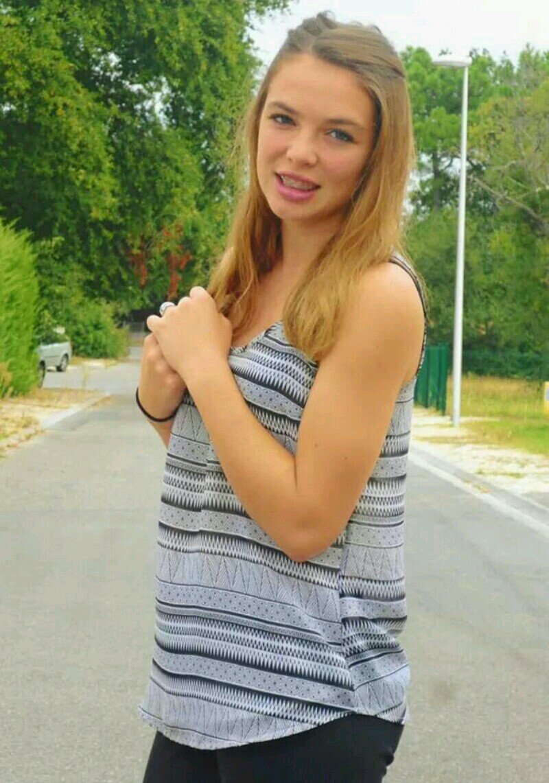 ABrokenLove's profile picture. 