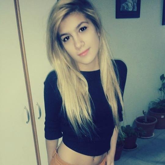 Cuando veo que nada está bien y siento que me empiezo a perder, me alejo, no digo que no quiera cambiar, pero se hace difícil dejar♥
