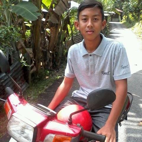 Hye my name is Umar ...I am 15 years old...I come from n9.Follow me I will follow you back..:)