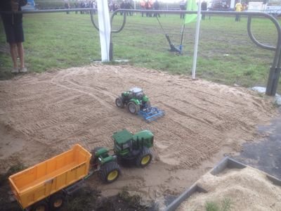 Radiografische landbouw modelbouw in de schaal 1:14-1:16. http://t.co/MBD5w4c4mP 
voor meer informatie http://t.co/I96nD3GHZx