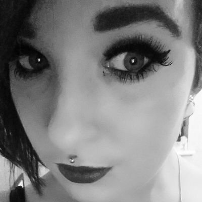 My name is lauren what you see is what you get x instargram :fallingforwonderland