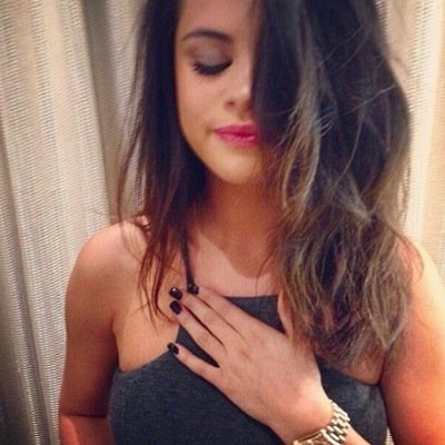 I love Selena so much.