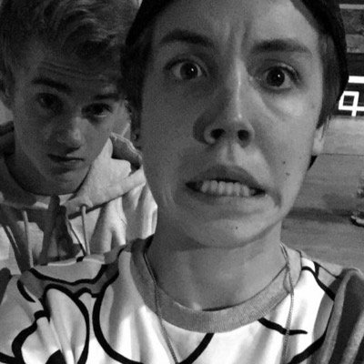 Hey guys! This is a free follow acct! Please follow @breezyespinosa