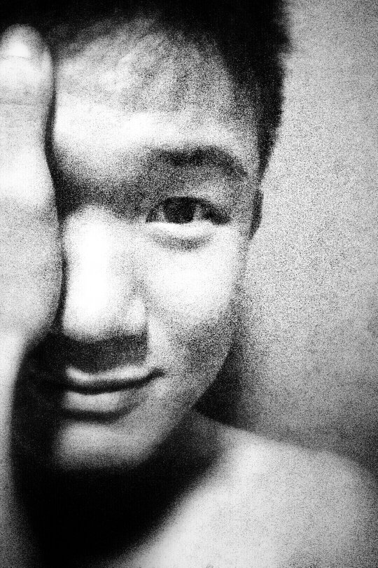 I want to capture every moment. Paint my life on a canvas. Put my soul on the melody lines. I want to extent my reach. Revolve and revolutionize.