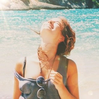 MarionTbrt's profile picture. J'aime les jours de froid sous un ciel bleu glacé, quand le soleil chante dans les rues désertes. A la terrasse d'un café, je fume en fermant les yeux. Sourire.