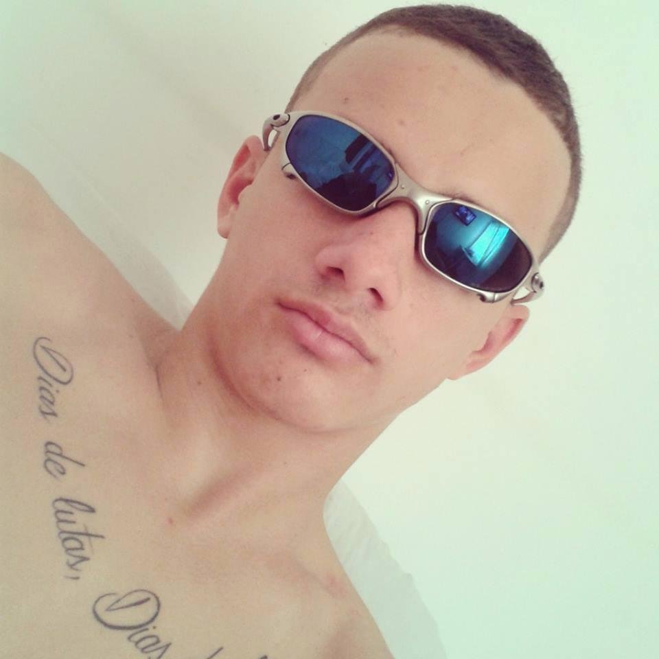 Tudo posso naquele que me fortalece  
Solteiro | 18 anos | since 1996 | São Paulo BRAZIL SP