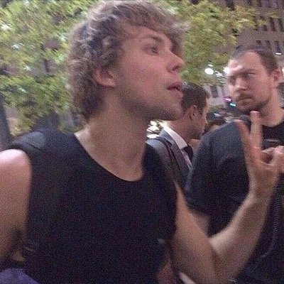 @cliffordspiza gave you a free follow so go follow her main account back (｡◕‿◕｡)