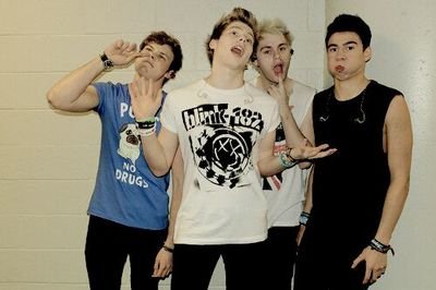 tweet/DM me a link to anything you want rt'ed☺ || free follow from @sammi_5SOSMikey