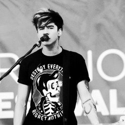 Hey this is a free follow from @rejectphan you should follow her, she'll follow back