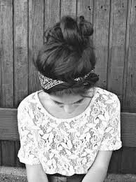 Hey ,  j'ai 15 ans. Je suis passionnée par la musique et le chant