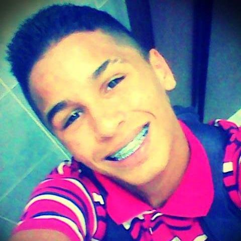 -- Thauany Roberta eu te amo e ñ quero te perde #charme_chave :D