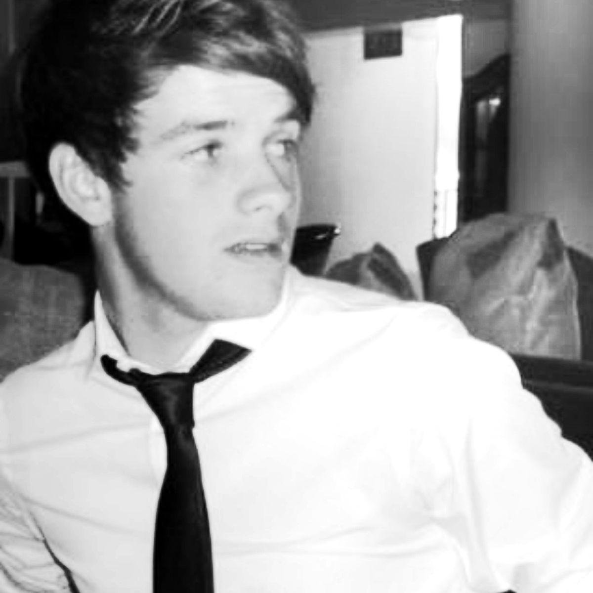 8 boys ~original tom mann fan (@toms_mannimal)                                                    tom cuddled me once x