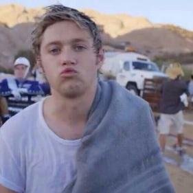 hey ive been inactive but im back :))