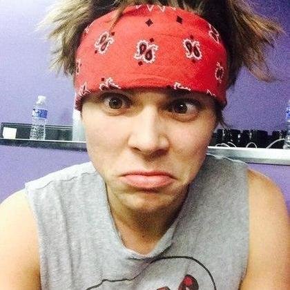 idk, but i love my idols ☊
