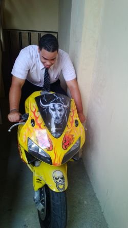 oliversandoval1's profile picture. A mi lado o lejos de mí­, siempre quiero verte feliz.