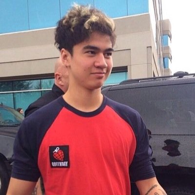 free follow from @hobbithowlter please follow that account instead of this one.