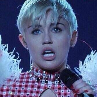 mcdowb98's profile picture. te dei um follow, não siga aqui, seja legal e siga por favor o @mypassionmiley como forma de agradecimento, muito obrigado