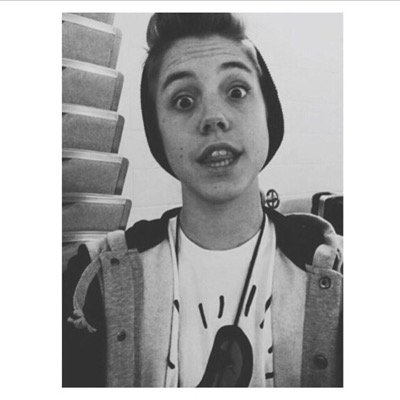 Follow @mattsmoneymaker because she gave you a free follow