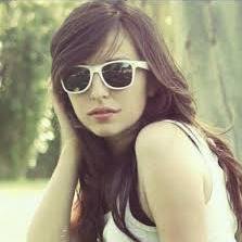 ﺃﻧﺎ ﻟﺴﺖ ﺃﻓﻀﻞ ﻣﻦ ﻏﻴﺮﻱ ﻭﻟﻜﻨﻨﻲ ﺃﻣﺘﻠﻚ ﻗﻨﺎﻋﺔ { ﻗﻮﻳﻪ } ﺗﺠﻌﻠﻨﻲ ﺃﺭﻓﺾ ﻣﻘﺎﺭﻧﺔ ﻧﻔﺴﻲ ﺑﺄﺣﺪ