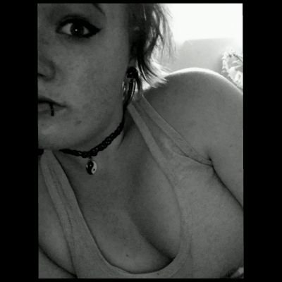 chelseamayfire's profile picture. idk i just like bands