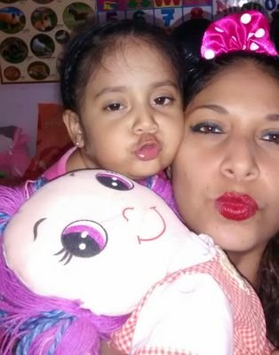 Tengo una familia hermosa mi adoración, mi hijita Genesis y mi amor Ronald los amo Gracias Dios mio por darme una linda familia.