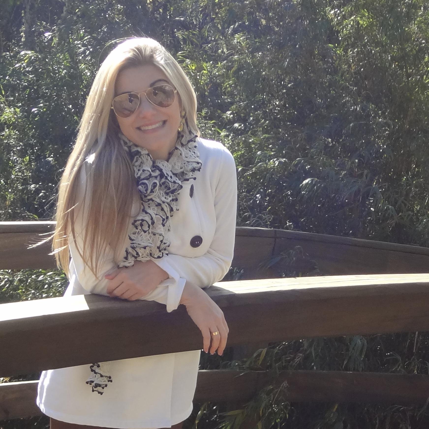 Doutoranda em Educação pela Universidade Federal de Santa Catarina