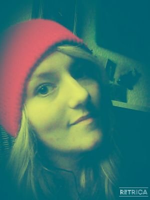 Lotti. 15. Germany. Fangirl. Wake me up when I care.