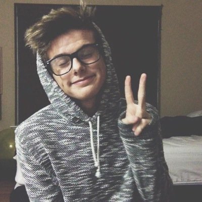Youtube Fanatic. The Vamps are my fave band.