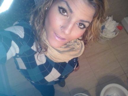 sevillana
 sincera
un poco loka
alegre