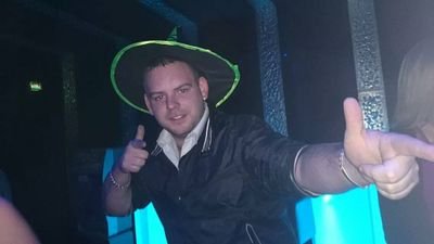 Im from Ireland, Living in London. dont all be shy. hit the follow button :)