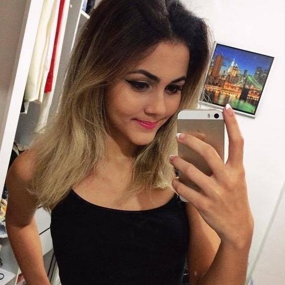 Só uma menina discreta adoro conhecer novas pessoas...