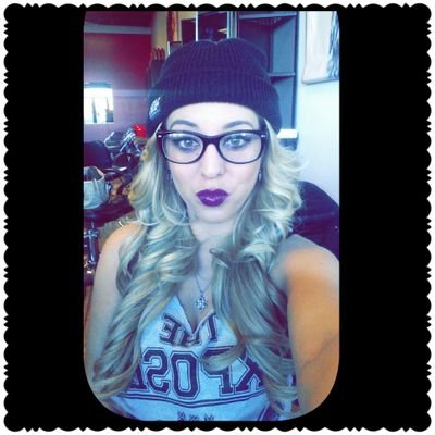 sockerbabe92's profile picture. No clue how to work twitter right now lol but I'm using this as a way to sell Younique makeup! The 3D fiber mascara is amazing ladies! Contact me!