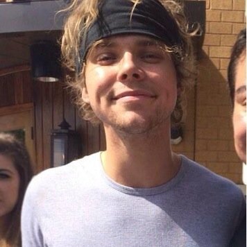 _ashtonsdrums_'s profile picture. follow @adoremeirwin if you want ☺️ you're amazing never forget that!!