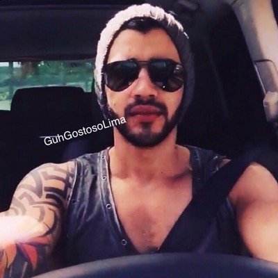 ´´Raiás ? É ? Vem cá tirar foto comigo? vem?´´