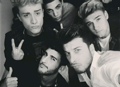 Heeeeeeeeys somos @martaibra_35 @garazi_auryner @LauuAuryner  @Laura_gomariz y @99Nivariaa .Cuenta dedicada a Auryn, los que nos sacan una sonrisa cada dia.