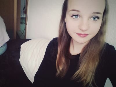 lora bechstedt13Jahre7'nte klasse♡ Instagram:xo_lora_tan_xo