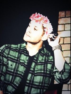 Currently having a 'Pig and a Poke', sat in Sheldons spot and picking the music | SPN | BBT| Pewdiepie| THFC | GreenDay |